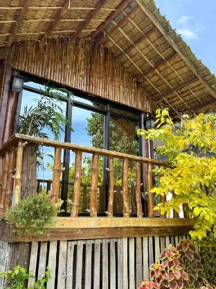 Thani’s Little Cabin Rental - Native Room