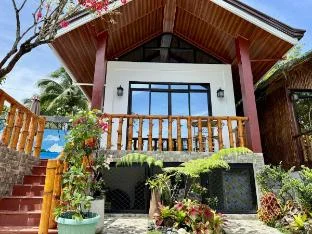 Thani’s Little Cabin Rental - Modern Room