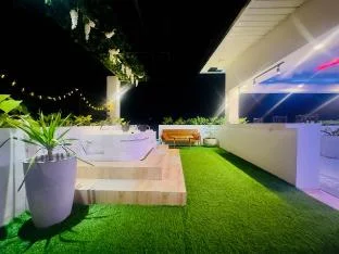 The Penthouse with Outdoor Jacuzzi
