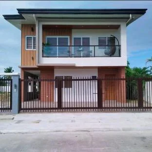 Simple Beach House at the Front with 2 Bedrooms