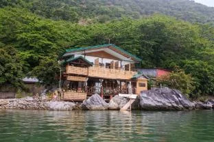 El Gordo's Seaside Adventure Lodge