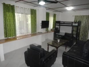 Large 2 bdm in Alona Beach! Close to sand & cafes.