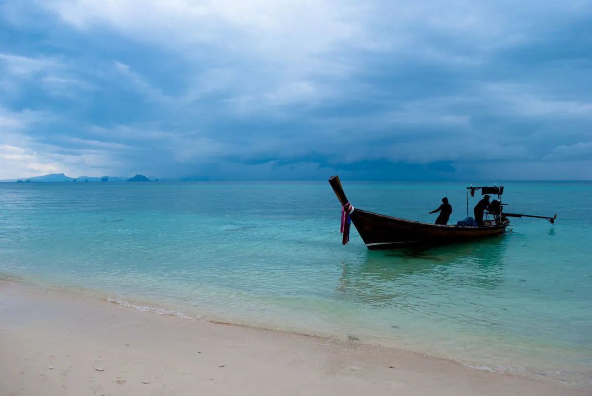 Boracay Island Hopping with Snorkeling and Crystal Cove