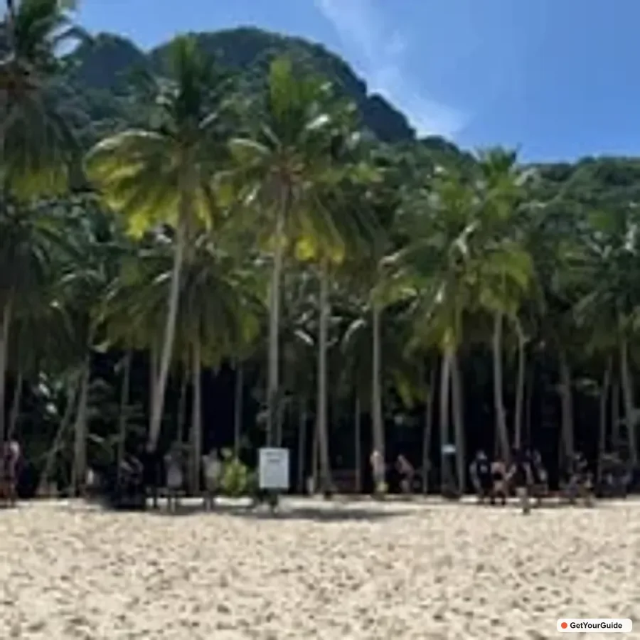 Limestone islands and clear sea around El Nido, Palawan