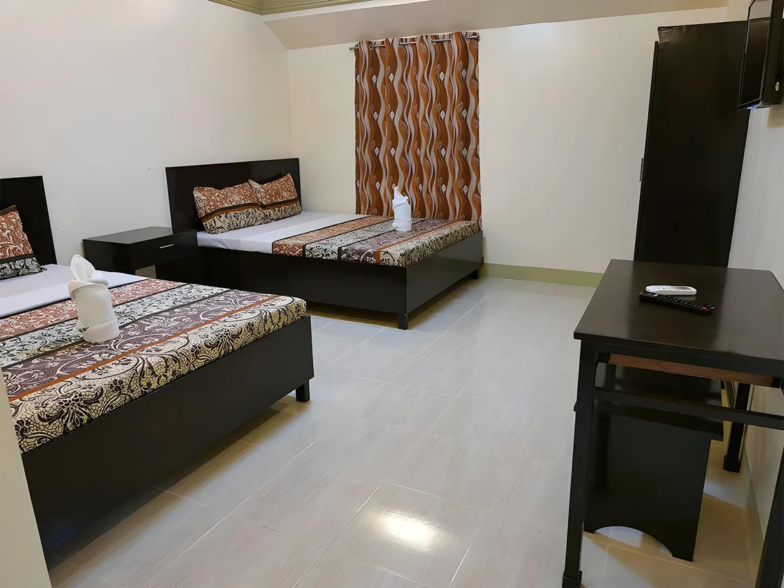 Island Tropic Hotel and Restaurant