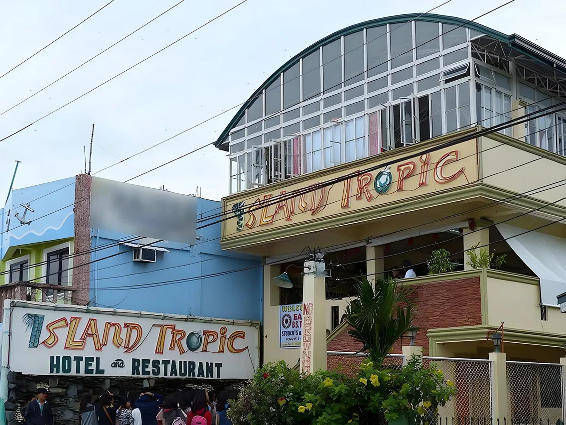 Island Tropic Hotel and Restaurant photo 2