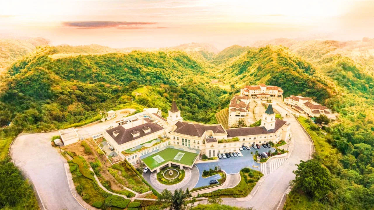 Twin Lakes Hotel near Tagaytay