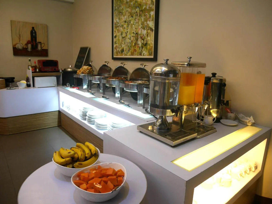 Circle Inn Hotel and Suites Bacolod photo 2