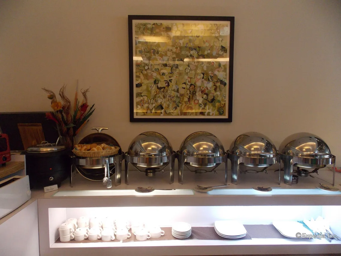Circle Inn Hotel and Suites Bacolod photo 3