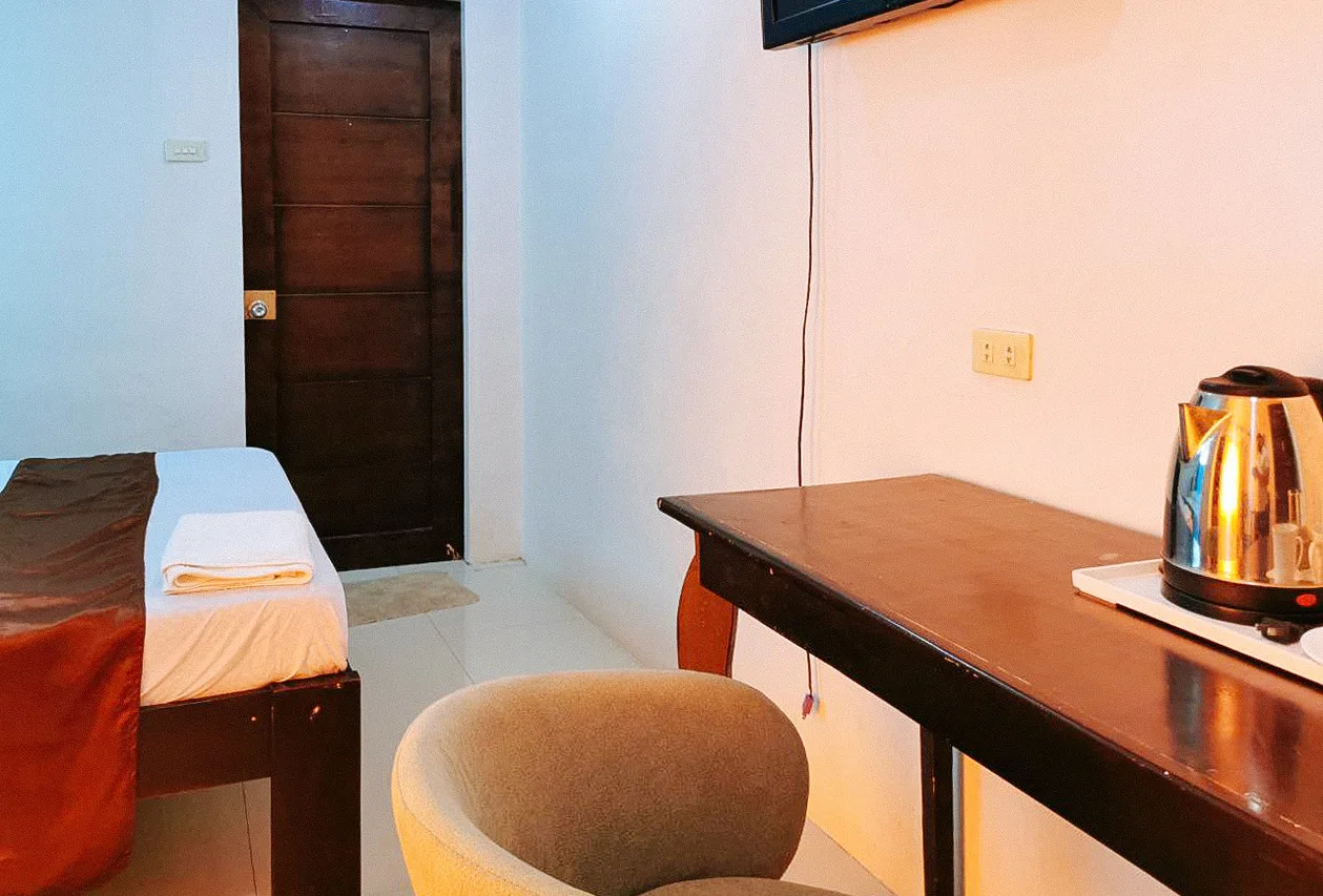 RedDoorz Segra Square Pension House photo 3