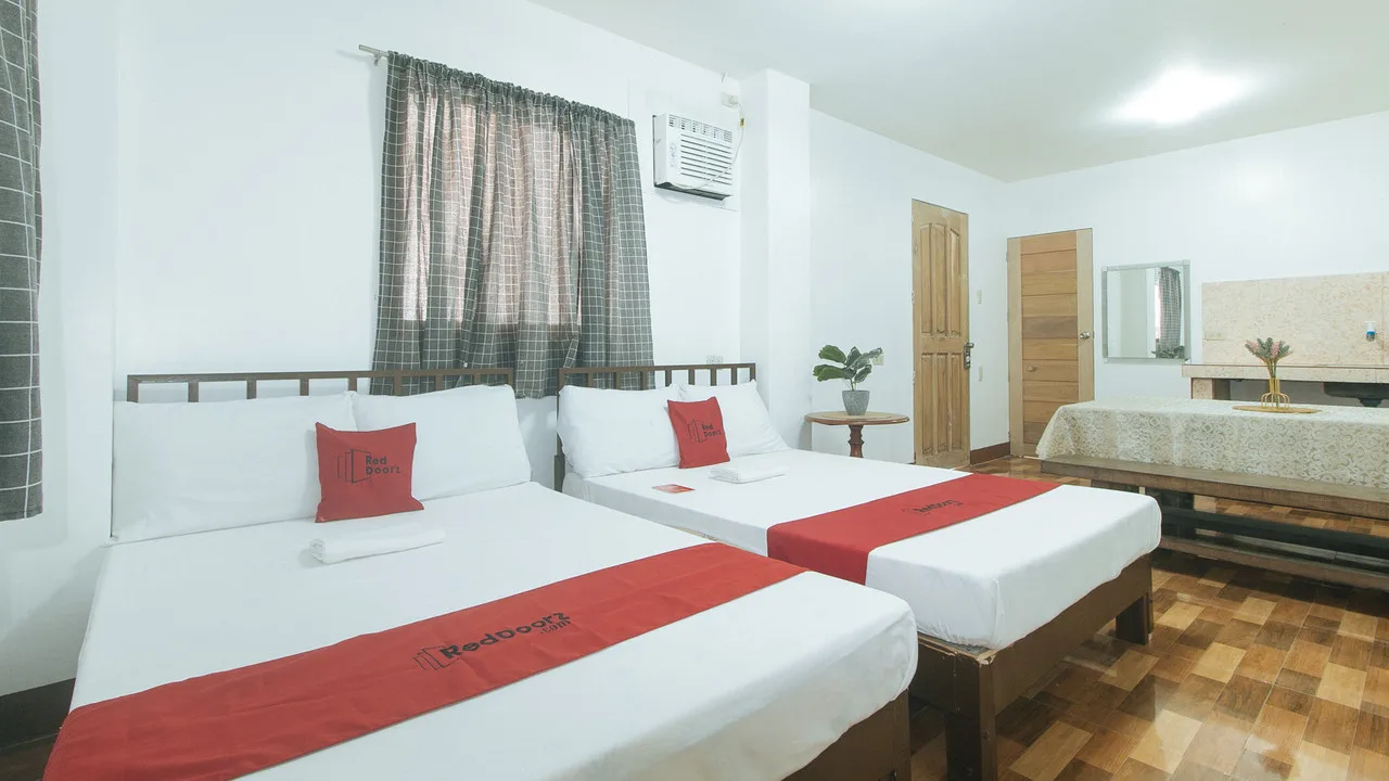RedDoorz @ Joels Apartelle