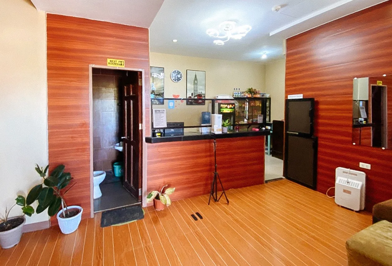 RedDoorz @ 4ks Pension House Bogo City Cebu photo 3