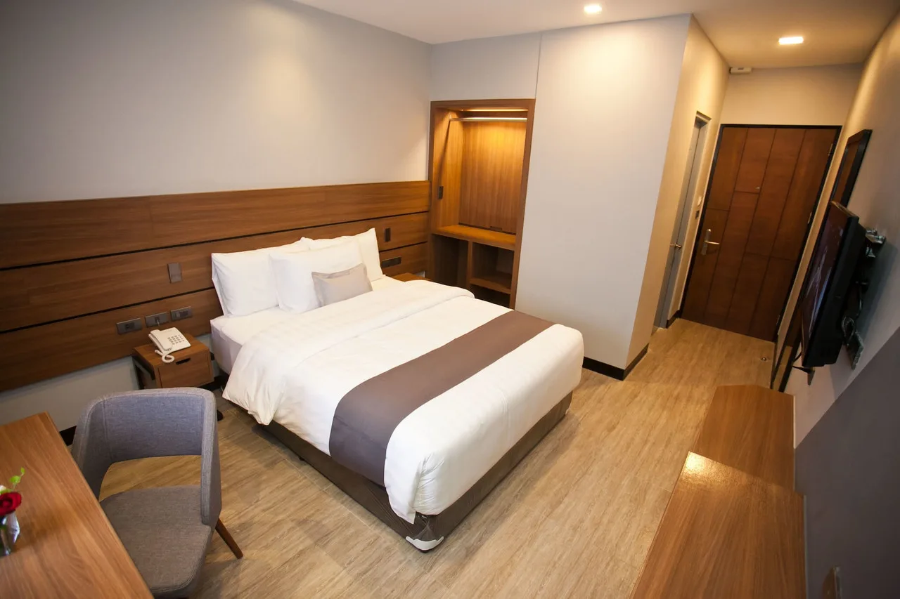 Embassy Hotel photo 2