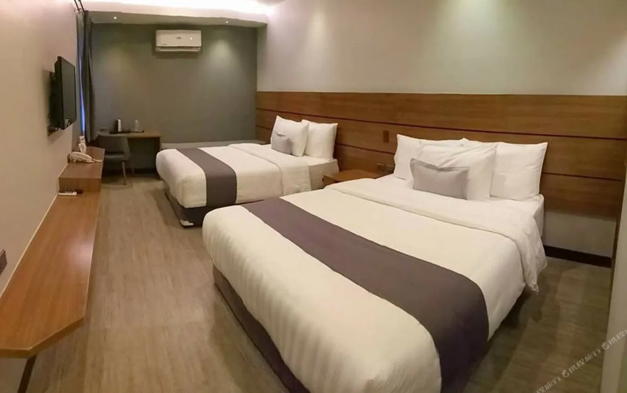 Embassy Hotel photo 3