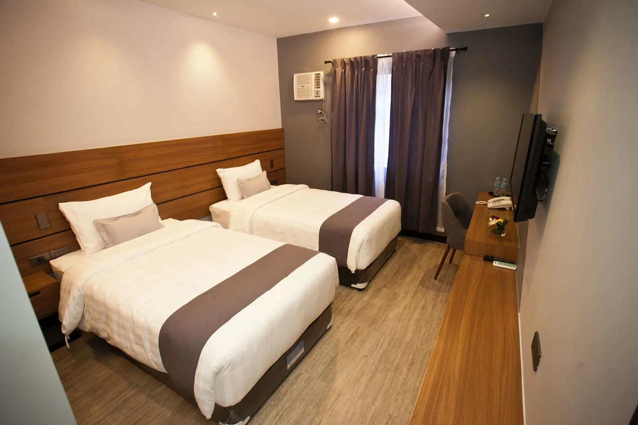 Embassy Hotel photo 4