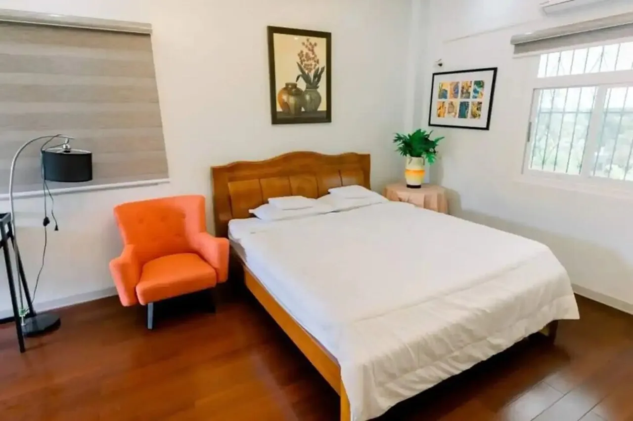 Charming 3 bedroom boutique, bathtub, 180sq.meters