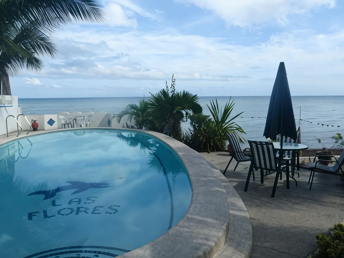 Las Flores Beachside Hotel photo 2