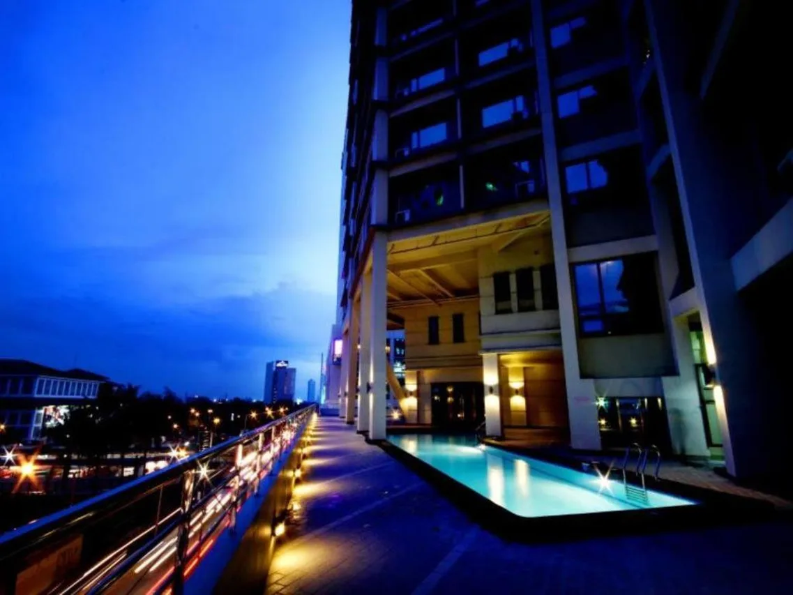 Mandarin Plaza Hotel