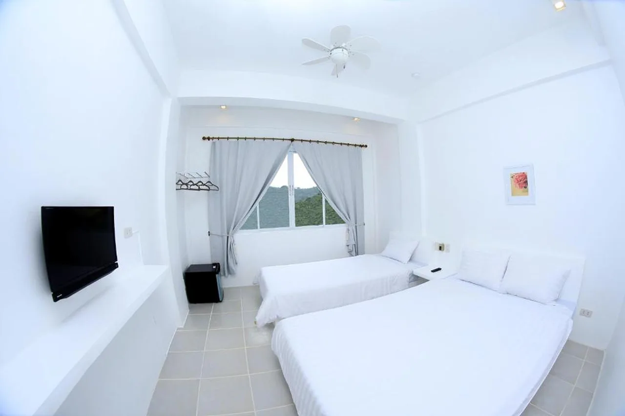 Coron Bluewave Hotel photo 4