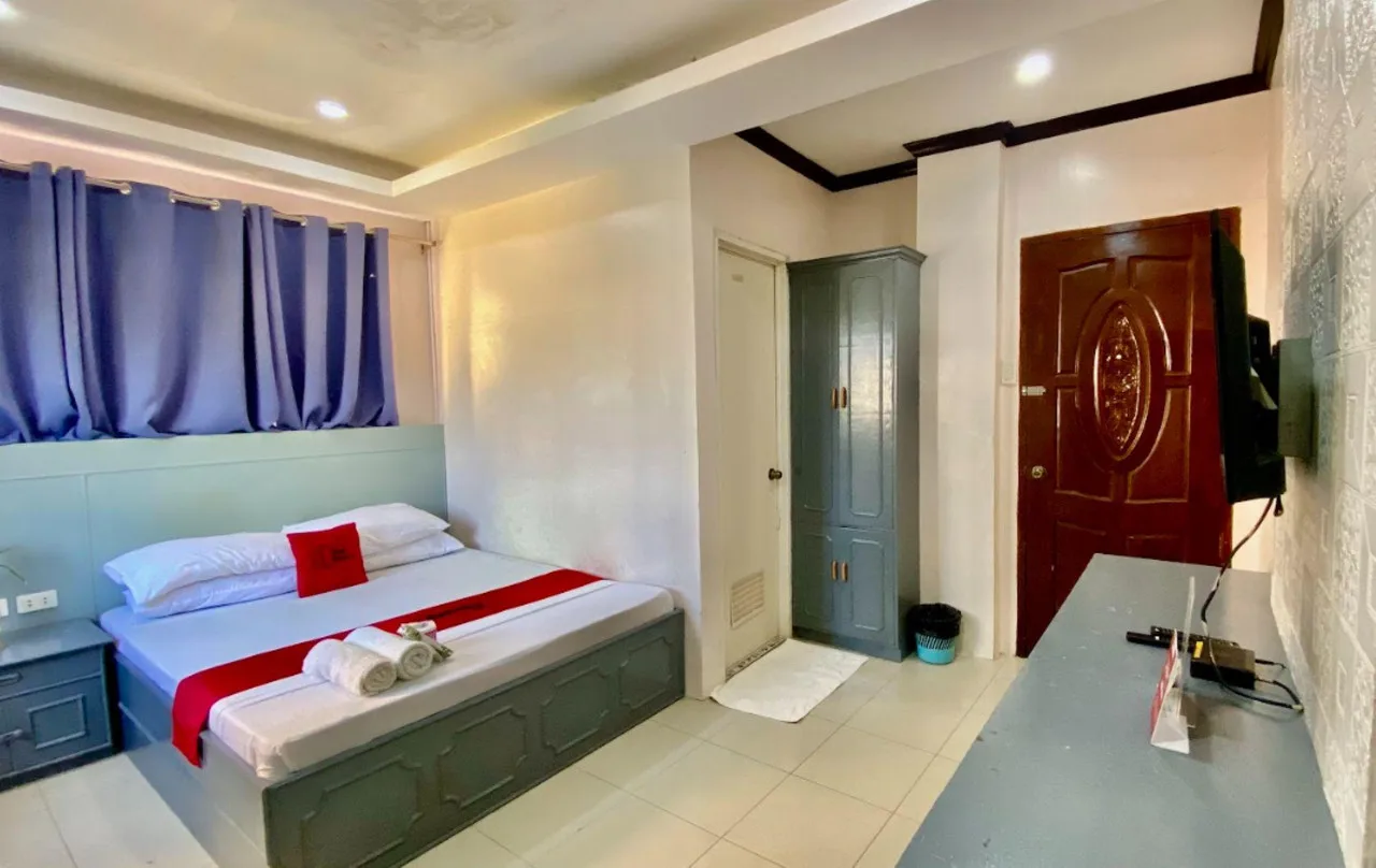 RedDoorz @ Greenview Hotel and Restobar Masbate