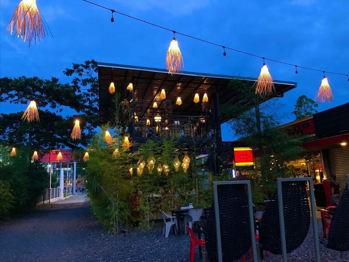 100% Cafe Moto Hostel