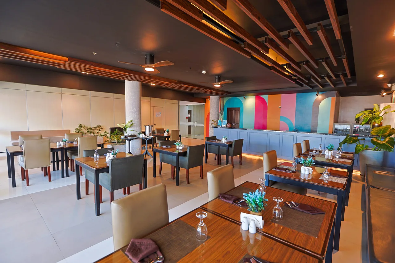 Holiday Suites Business District (Empire Suites Hotel) photo 4