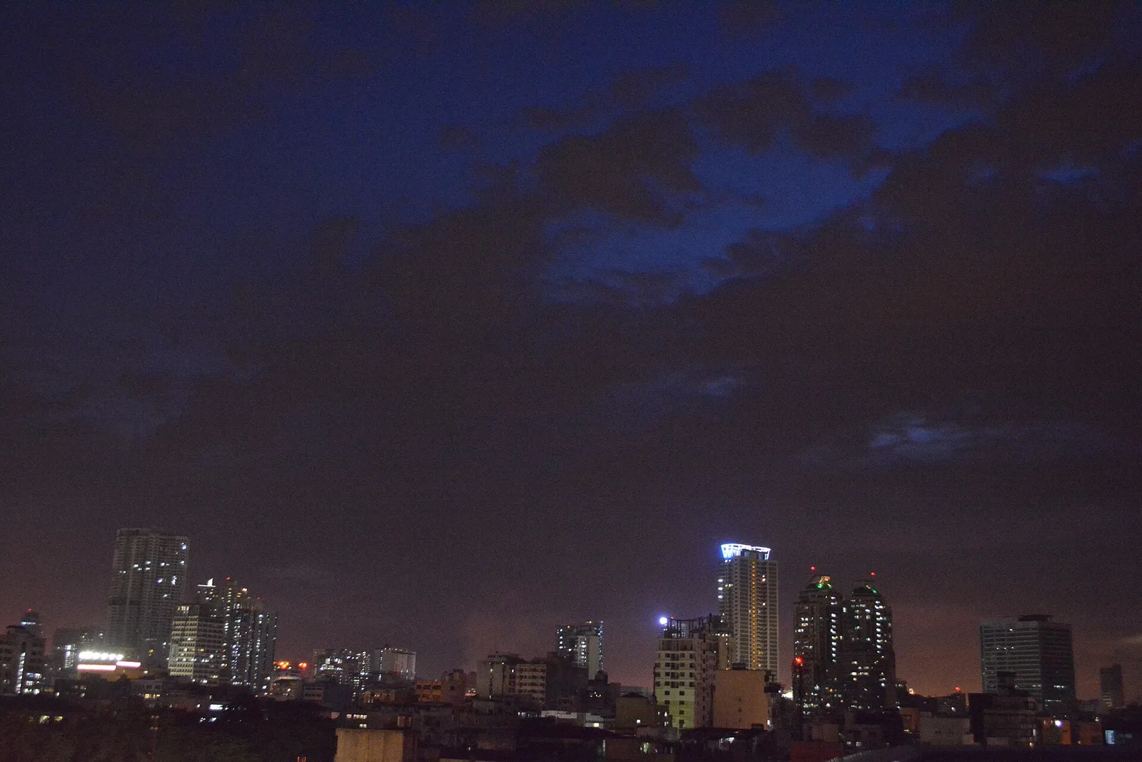 Manila Urban Charms & Gondola Bliss Cityscape Tour